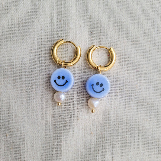 Blue mini happy freshwater pearl golden hoop earrings